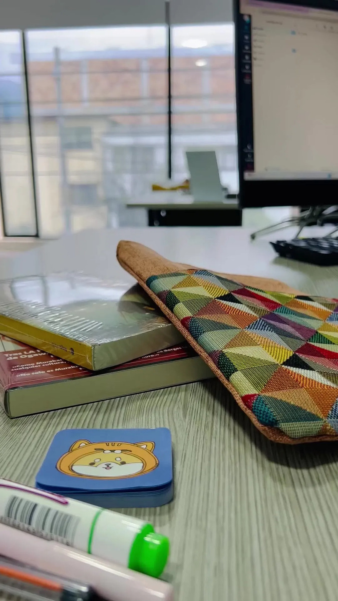 Funda para libros antifluido con bolsillo en gobelina - Imagen 2